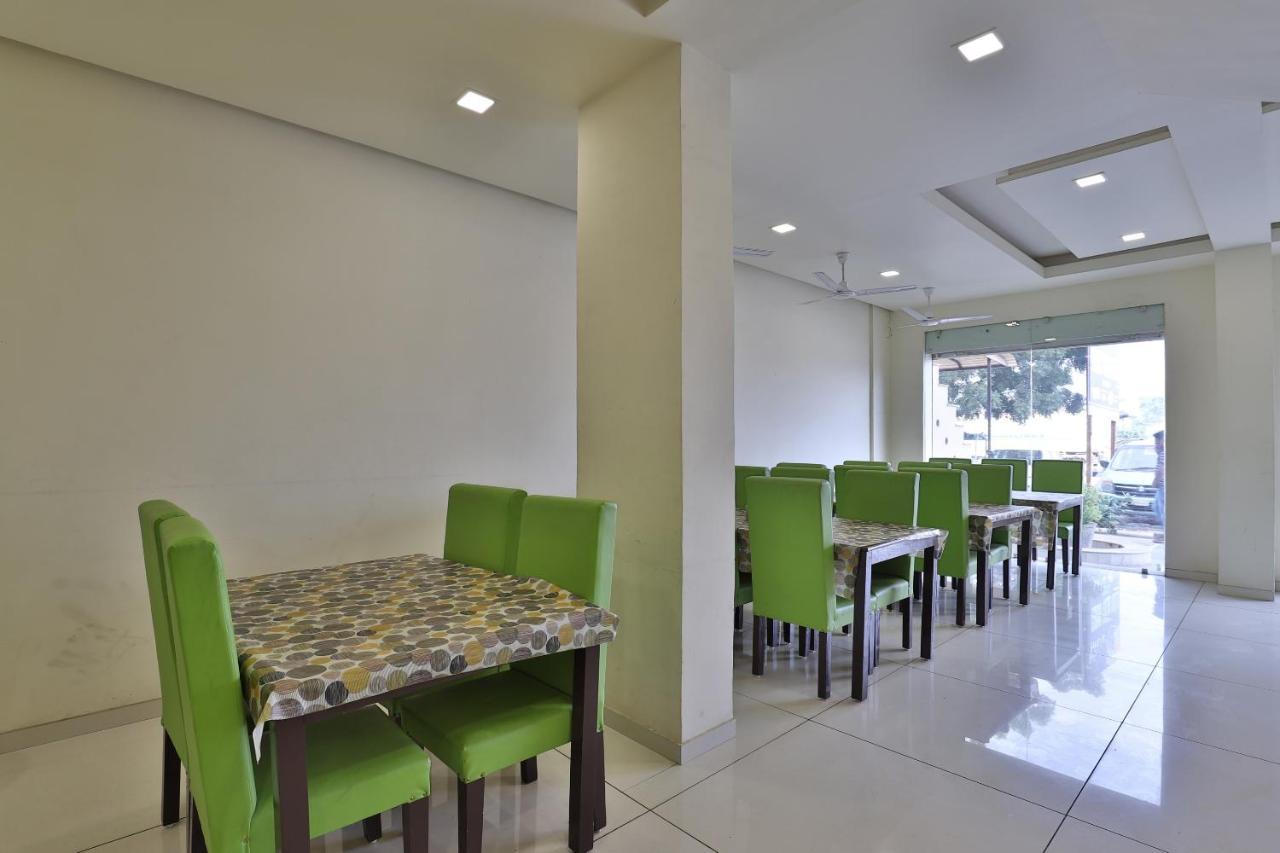 Capital O 41581 Hiriz Hotel Gandhidham Exterior photo
